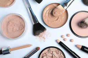 Lee más sobre el artículo Maquillaje en polvo vs maquillaje líquido