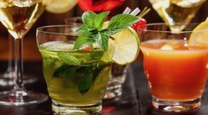 Lee más sobre el artículo Recetas de cócteles con alcohol para hacer en casa