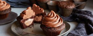 Lee más sobre el artículo Cupcakes de chocolate (veganos y sin lácteos)
