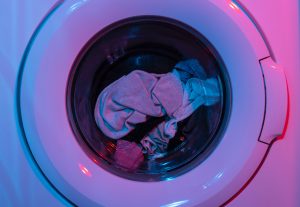 Lee más sobre el artículo Cómo limpiar ropa en lavadoras con líquido para platos