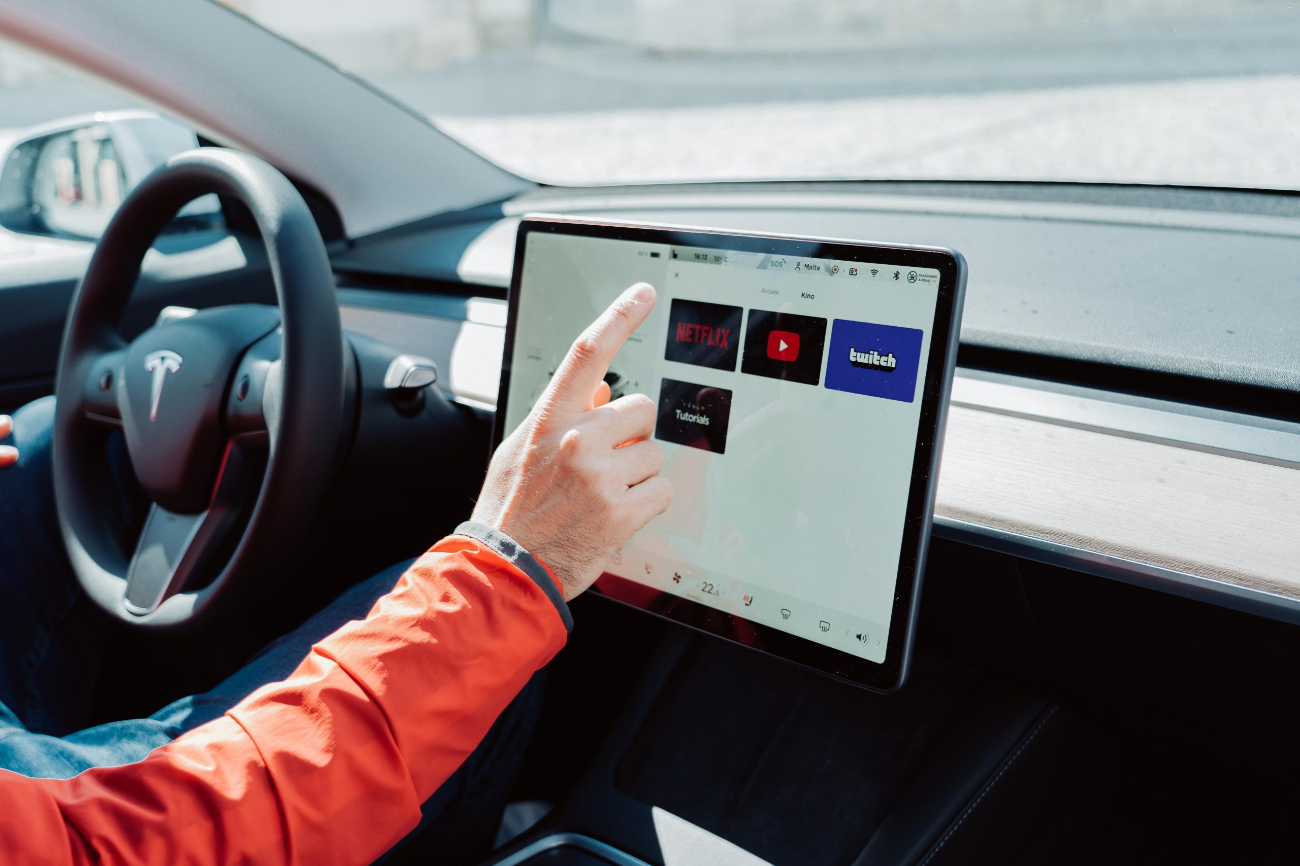 ¿Vale la pena tener pantallas en nuestros automóviles?