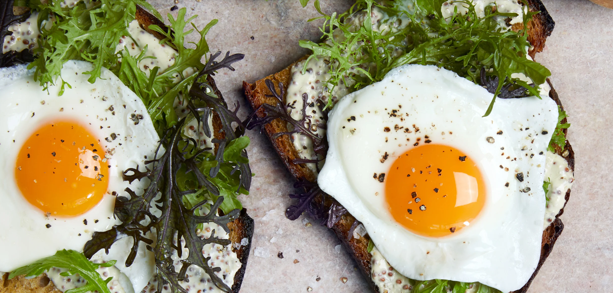 ¿Qué tipo de aceite usar al hacer huevos estrellados?